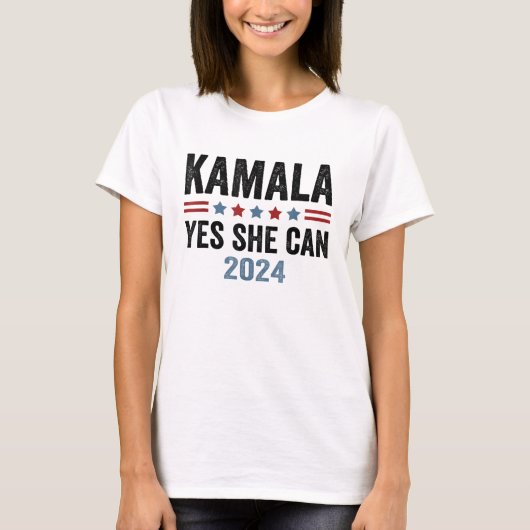 カマラ・ハリス Yes She Can カマラ・ハリス 2024 Tシャツ (正面)