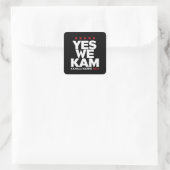 カマラ・ハリス Yes We Kam アメリカ大統領 2024 スクエアシール (バッグ)