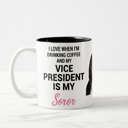 カマラ·ハリスVP AKAアルファ·カッパ·アルファ ツートーンマグカップ (左)