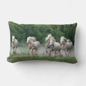 カマルグランニングウマの水 ランバークッション (正面)