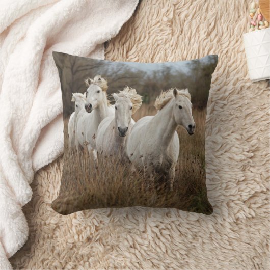 カマルグランニングウマの クッション (ブランケット)