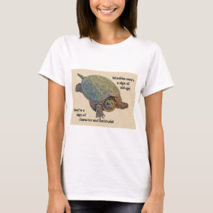 カミツキガメのしわだらけの老齢知恵 Tシャツ