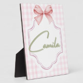 カミラちゃんのためのオーダーメイドのベビーガール・ナーサリー ボウ&ギンガム フォトプラーク (側面)
