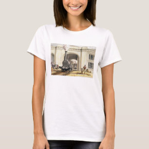 カムデン・タウンの機関車庫への入り口 Tシャツ