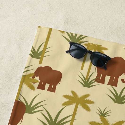 カムフラージュのあなたの一流の|の象そしてやしを加えて下さい ビーチタオル (インサイチュ)