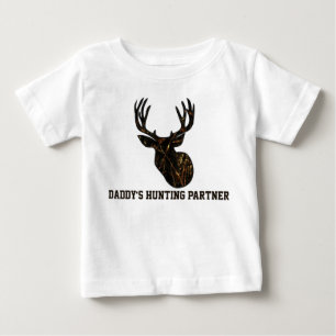 カムフラージュのお父さんの狩りパートナーのベビーのワイシャツ ベビーTシャツ