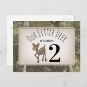 カムフラージュのシカの誕生日 インビテーションポストカード (正面/裏面)