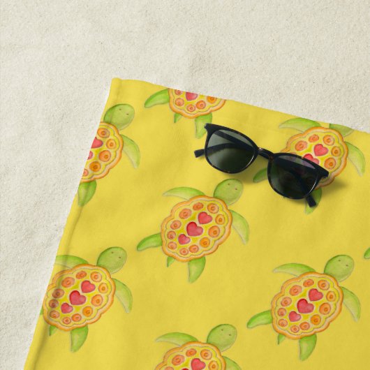 カメお洒落ハート水彩アート黄色タオル ビーチタオル (インサイチュ)