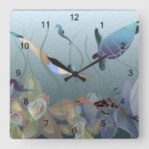 カメで水中を泳ぐ女性