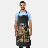 カメに乗るナマケモノの面白グッズ エプロン (着用した状態)