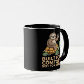 カメに乗るナマケモノの面白グッズ マグカップ (正面右)