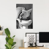 カメのトイレプリント、新聞を読んでいる ポスター (ホームオフィス)