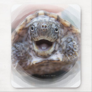 カメの口の開いた円形フレームの気違いのニオイガメ マウスパッド