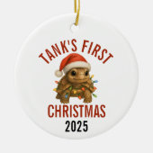 カメの最初のクリスマス 2025 セラミックオーナメント (正面)
