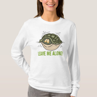 カメの殻に隠れて一人にして Tシャツ