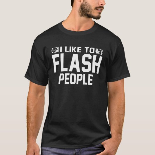 カメラで人をフラッシュしたいおもしろい写真 Tシャツ (正面)
