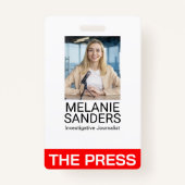 カメラで微笑むジャーナリスト バッジ (正面)