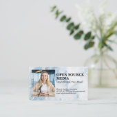 カメラで微笑むジャーナリスト 名刺 (スタンド正面)