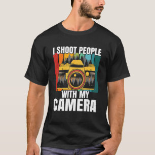 カメラで撮影した人を撮影 Tシャツ