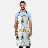 カメラとフィルムストリップを使用したシームレスなパターン エプロン (着用した状態)