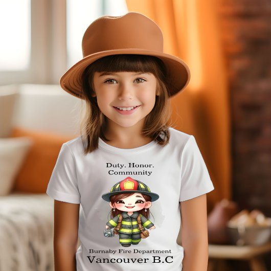 カメラと明るいギアの喜びの消防士 Tシャツ