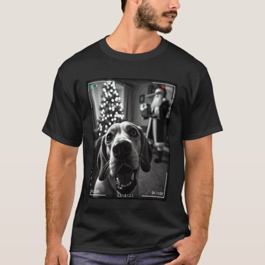 カメラにサンタを捕まえたビーグル クリスマス Tシャツ (正面)