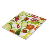 カメラに落ちている新しいミックスサラダの野菜 タイル (側面)