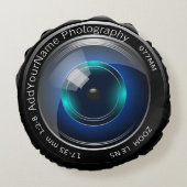 カメラのレンズが自分のレンズを作カスタムるパーソナライズされた ラウンドクッション (裏面)