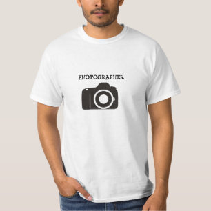 カメラの価値Tシャツを持つカメラマン Tシャツ