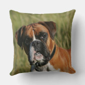 カメラを凝視しているボクサー犬 クッション (裏面)