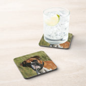 カメラを凝視しているボクサー犬 コースター (右側)