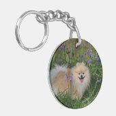 カメラを見ます立つポメラニア犬 キーホルダー (正面左)