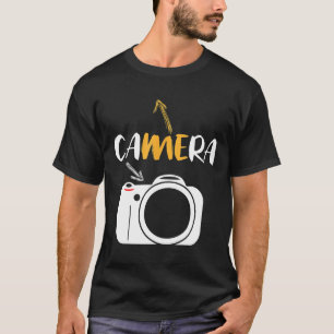 カメラカメラカメラマンの自己認識 Tシャツ