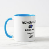 カメラマグを持つ漫画の男 マグカップ (左)