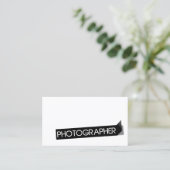 カメラマンのモダンで黒いラベルのシンプルの平野 名刺 (スタンド正面)