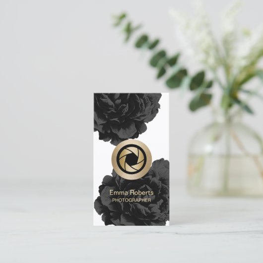 カメラマンの金ゴールドのカメラの黒の花の写真 名刺 (スタンド正面)