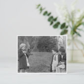 カメラ付きの子ども ポストカード (スタンド正面)