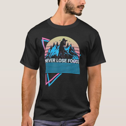 カメラ写真撮影者レトロがFを失わない Tシャツ (正面)