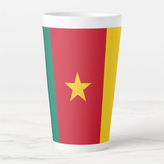 カメルーンの愛国的な国旗 カフェラテマグ (正面)