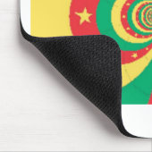 カメルーンの精神：不屈のライオンズ国旗の芸術 マウスパッド (コーナー)