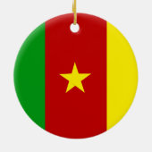 カメルーンの緑の赤と金ゴールド国旗と星 セラミックオーナメント (裏面)