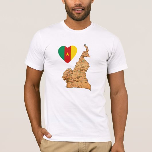 カメルーン国旗のハートと地図Tシャツ Tシャツ (正面)