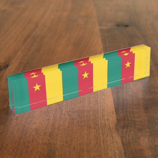 カメルーン国旗を持つ愛国的な卓上の銘板 デスクネームプレート (側面)