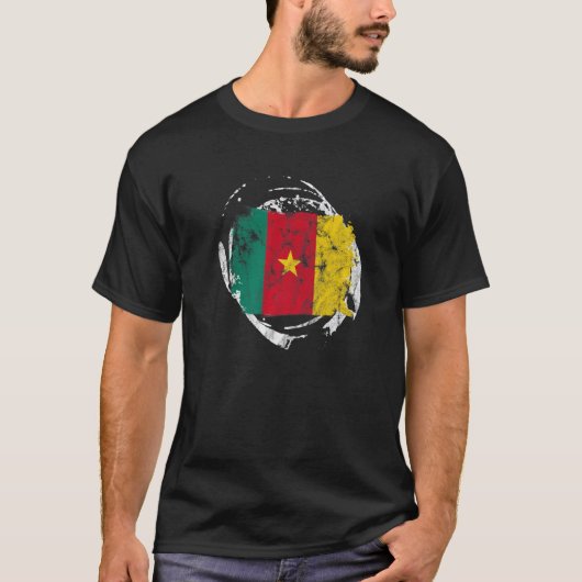 カメルーン国誇りを持った旗ハート愛国旗 Tシャツ (正面)
