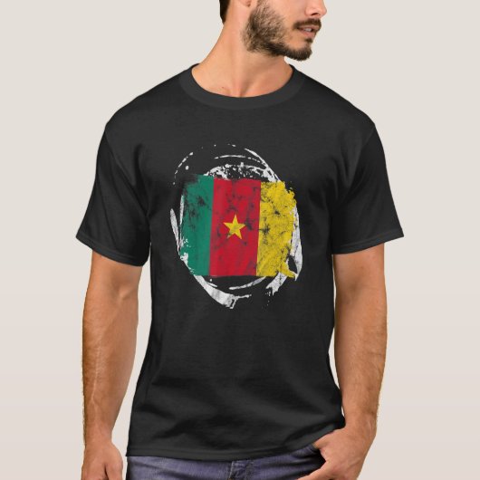 カメルーン国誇りを持った旗ハート愛国旗 Tシャツ (正面)