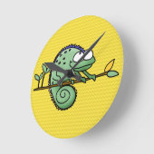 カメレオンおもしろいかわいい ラウンド壁時計 (傾斜)