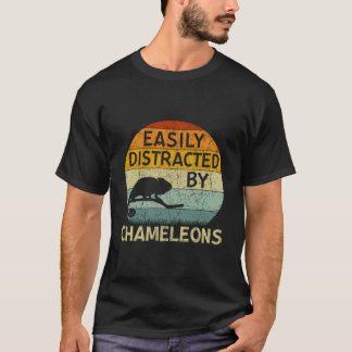 カメレオンはカメレオンに簡単に気を取られる Tシャツ