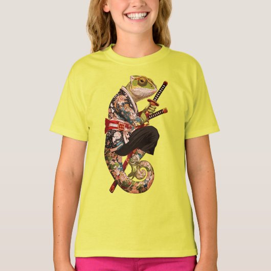 カメレオンサムライ - 刀を持つ刺青の戦士 Tシャツ (正面)