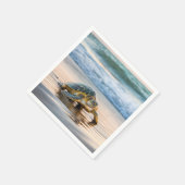 カメ歩くオンウェットビーチ砂 スタンダードカクテルナプキン (角)