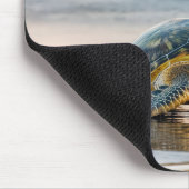 カメ歩くオンウェットビーチ砂 マウスパッド (コーナー)